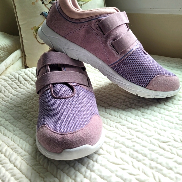 Vionic Sneakers - Picture 1 of 7